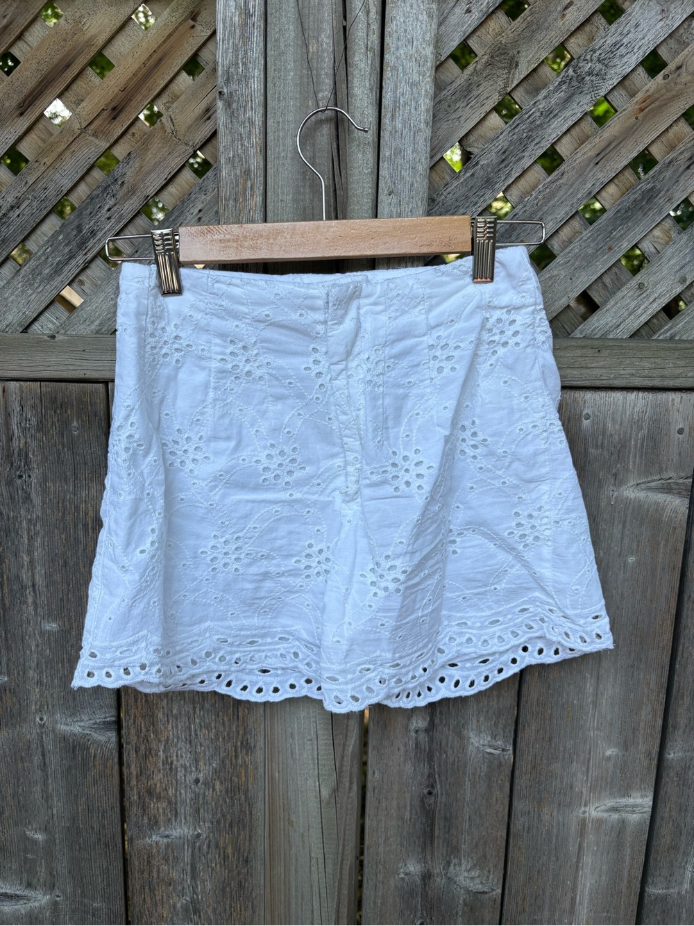 Isa & Ella Women's White Eyelet High-Waist Shorts